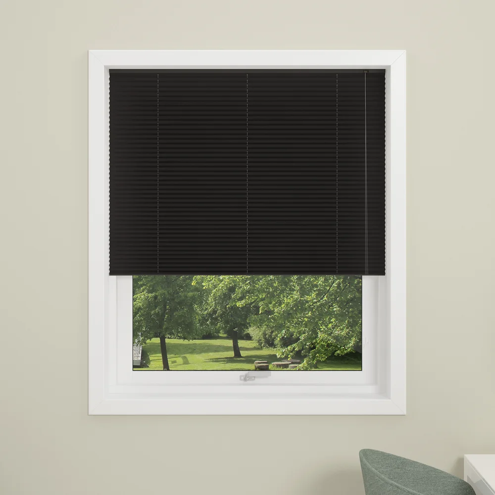 DEBEL PLISSÉGARDIN LONDON LYSDEMPENDE SORT 80X210 v:2130766 DEBEL PLISSÉGARDIN LONDON LYSDEMPENDE SORT 80X210 v:2130766