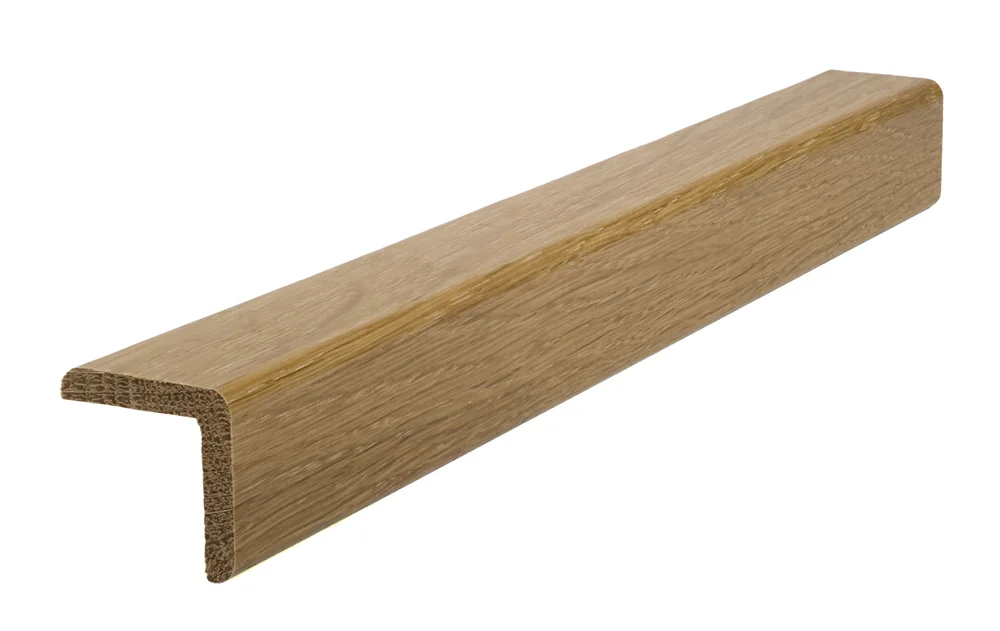 Vinkellist eik lakkert 21×021 mm v:9028326 Vinkellist eik lakkert 21×021 mm v:9028326