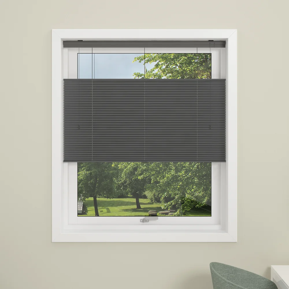 DEBEL PLISSÉGARDIN TOUCH SPLIT LYSDEMPENDE GRÅ 90X210 v:3521999 DEBEL PLISSÉGARDIN TOUCH SPLIT LYSDEMPENDE GRÅ 90X210 v:3521999